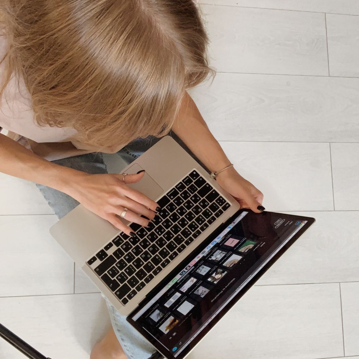 Espacio de trabajo organizado para salud visual